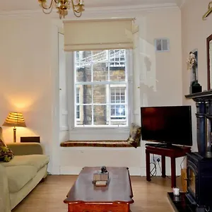 Homely Comfortable 2 Bed In Historic Rose Street Apartment