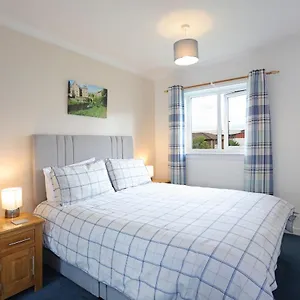 Ideal Location With Free On-site Private Parking Apartment