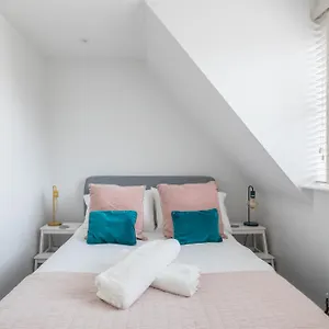 Apartment Modern Stylish Cambridge Pad, Histon