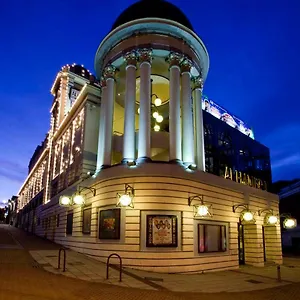 Albion Apartment